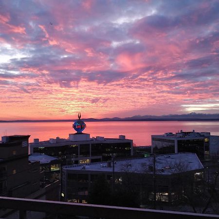 Top Floor Water View Oasis Near Space Needle & Cruise Сіетл Екстер'єр фото