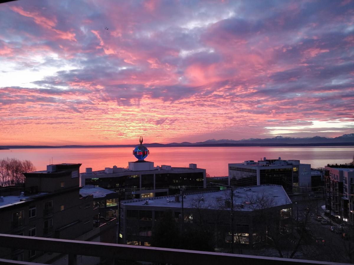 Top Floor Water View Oasis Near Space Needle & Cruise Сіетл Екстер'єр фото